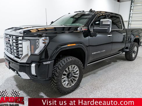 Used 2024 GMC Sierra 3500 Denali w/ Denali Reserve Package AWD/4WD image 2