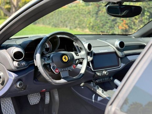 Used 2017 Ferrari GTC4Lusso image 16