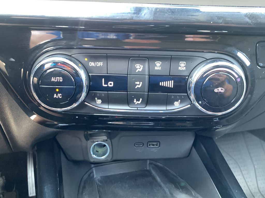 Used 2024 Chevrolet Trax ACTIV w/ Sunroof Package FWD image 28