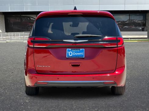Used 2025 Chrysler Pacifica Select FWD image 8