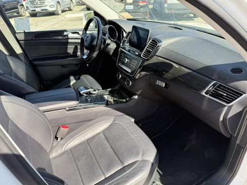 Used 2016 Mercedes-Benz GLE 550e 4MATIC w/ Lighting Package image 25