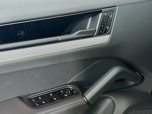 New 2026 Porsche Cayenne Coupe AWD/4WD image 19