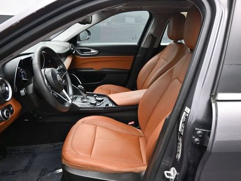 Used 2019 Alfa Romeo Giulia RWD image 12