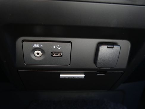 Used 2015 Ford F150 XL w/ Equipment Group 101A Mid AWD/4WD image 32