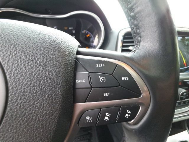 Used 2018 Jeep Grand Cherokee Overland AWD/4WD image 25
