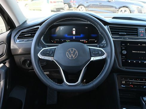 Used 2023 Volkswagen Tiguan SE image 5