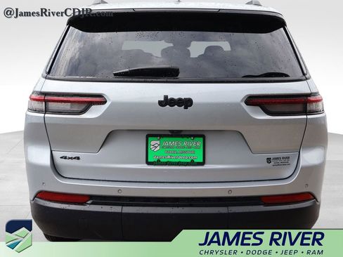 Used 2024 Jeep Grand Cherokee L Laredo AWD/4WD image 4
