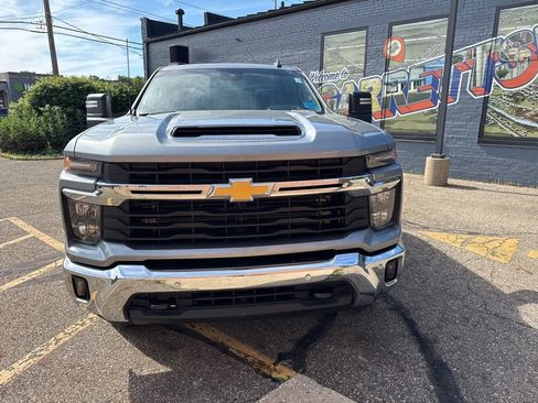 Used 2025 Chevrolet Silverado 2500 LT w/ Safety Package AWD/4WD image 2