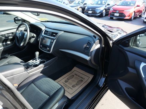 Used 2017 Nissan Altima 2.5 SV w/ Convenience Package FWD image 16