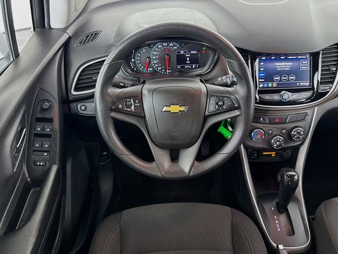 Used 2022 Chevrolet Trax LS w/ Tint and Cruise Package FWD image 15