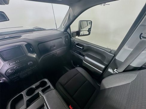 Used 2024 Chevrolet Silverado 2500 Custom w/ Custom Value Package image 11