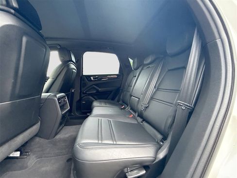 Used 2020 Porsche Cayenne w/ Premium Package image 27