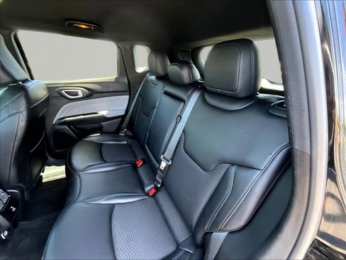 Used 2024 Jeep Compass Latitude w/ Convenience Group AWD/4WD image 22