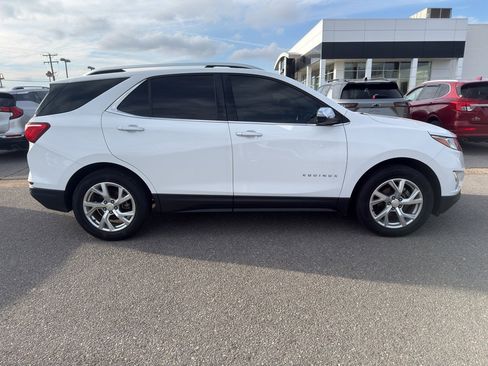 Used 2018 Chevrolet Equinox Premier image 2