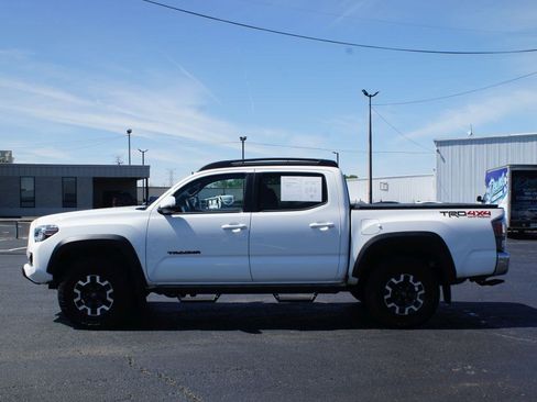 Used 2023 Toyota Tacoma TRD Off-Road AWD/4WD image 11