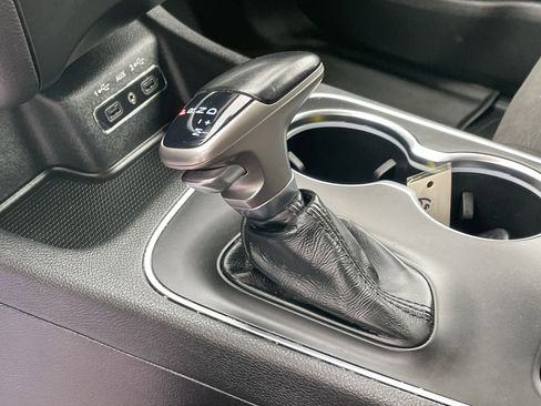 Used 2020 Dodge Durango SXT image 35