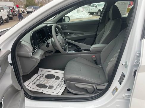 Used 2025 Hyundai Elantra Blue image 12