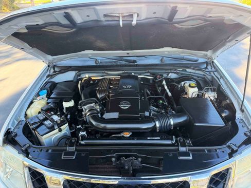 Used 2011 Nissan Pathfinder Silver image 38