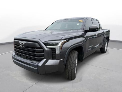 Used 2023 Toyota Tundra SR5 w/ SR5 Premium Package RWD image 2