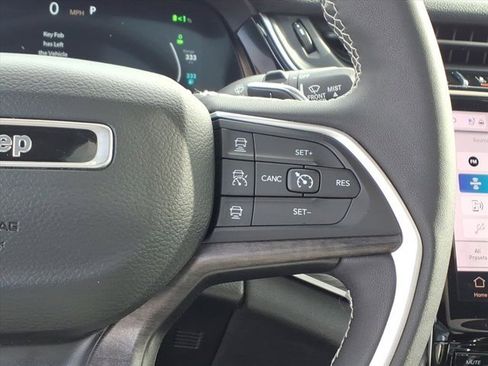 Used 2023 Jeep Grand Cherokee 4WD 4xe w/ Luxury Tech Group II image 16