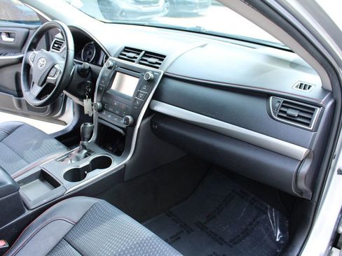 Used 2015 Toyota Camry SE image 25