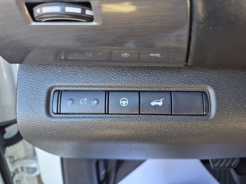 Used 2024 Nissan Pathfinder SL image 16