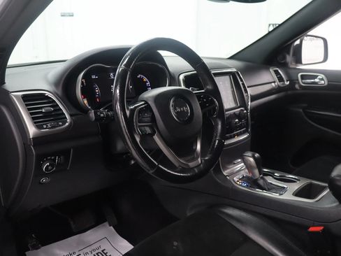 Used 2017 Jeep Grand Cherokee Altitude AWD/4WD image 28