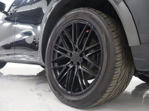 Used 2017 Maserati Levante S image 11