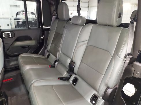 Used 2025 Jeep Gladiator Mojave image 28