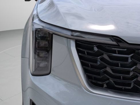 Certified 2025 Kia Sorento S FWD image 12