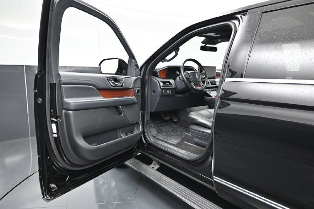 Used 2022 Lincoln Navigator L Reserve AWD/4WD image 18