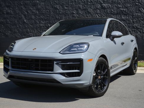 Certified 2025 Porsche Cayenne S AWD/4WD image 43