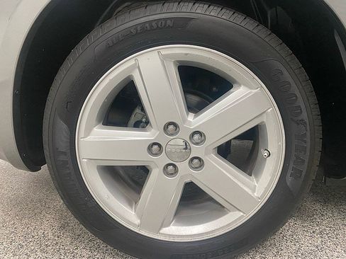 Used 2013 Dodge Avenger SXT image 23