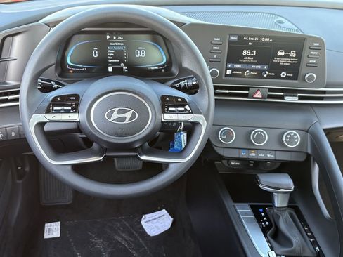 New 2025 Hyundai Elantra SE image 11