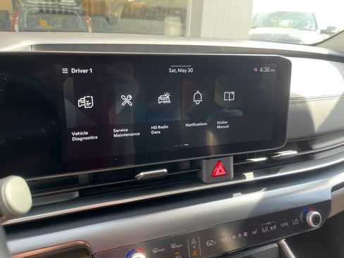 Used 2025 Kia Carnival FWD image 20