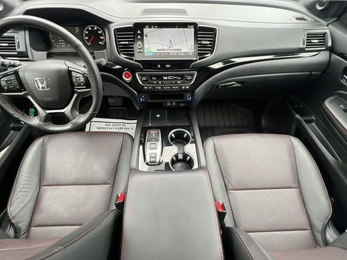 Used 2025 Honda Ridgeline Black Edition image 10