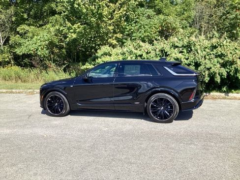 New 2026 Cadillac Lyriq V AWD/4WD image 4