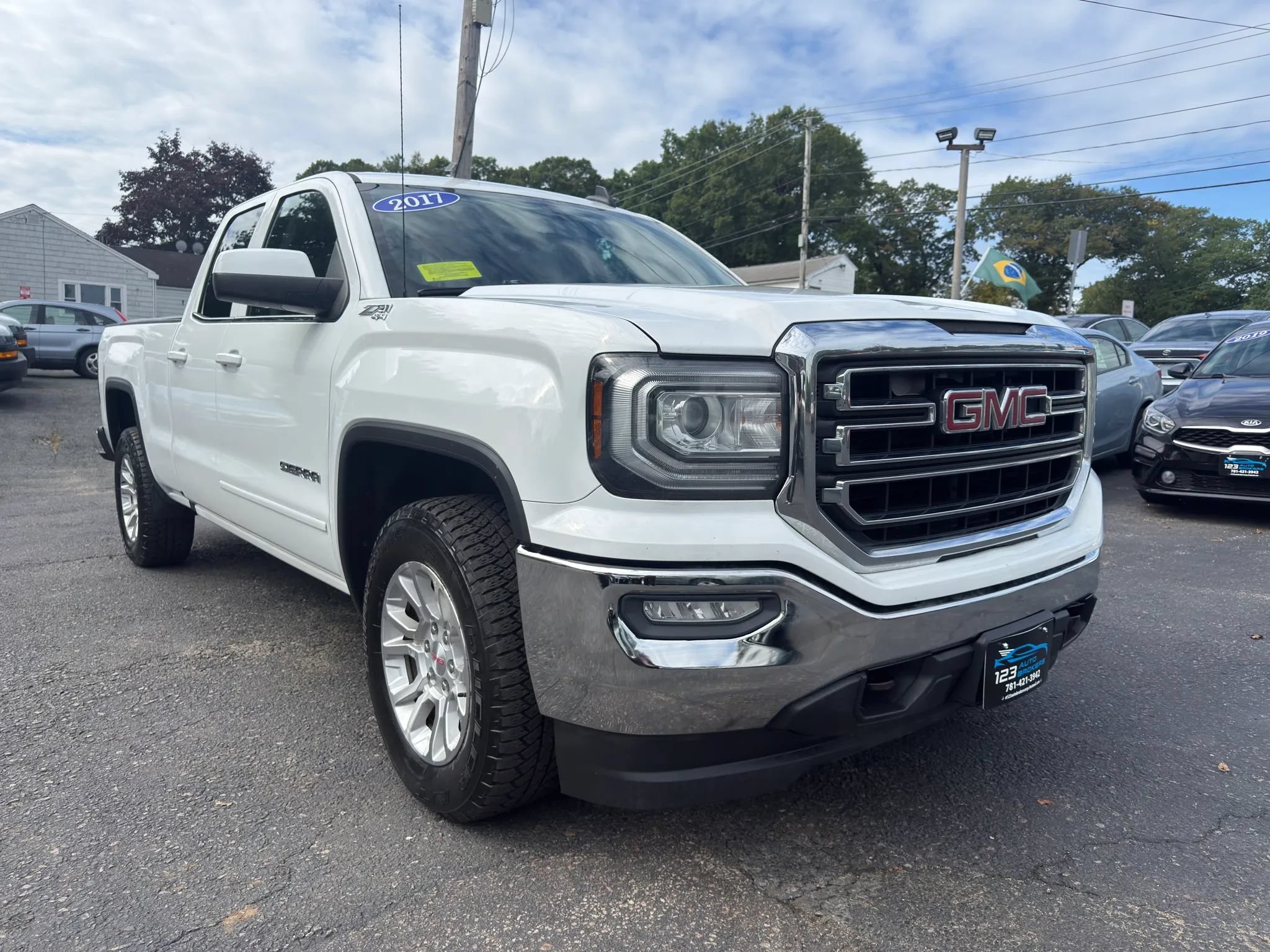 Used 2017 GMC Sierra 1500 SLE w/ SLE Value Package AWD/4WD image 1