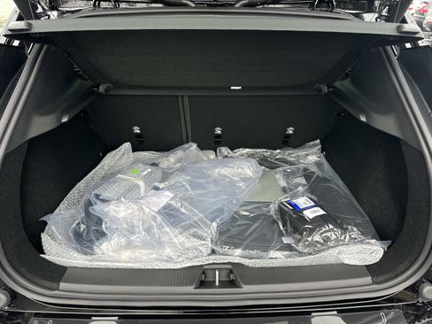 New 2026 Volvo EX30 Cross Country Ultra image 18