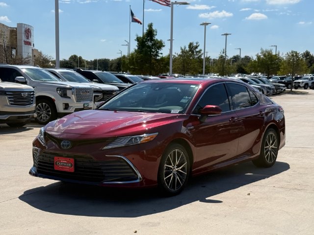 Used 2021 Toyota Camry XLE w/ Navigation Upgrade Package FWD image 9