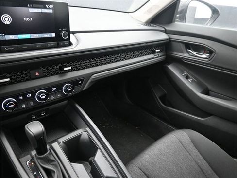 Used 2025 Honda Accord SE image 27