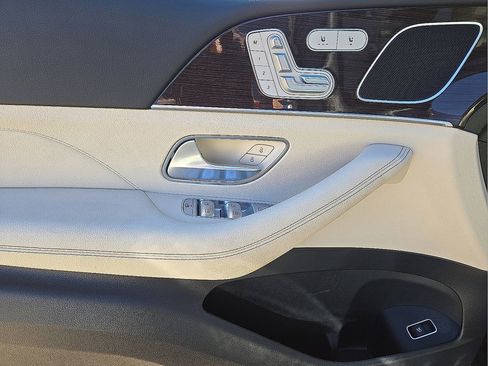 Used 2025 Mercedes-Benz GLE 450 4MATIC w/ Warmth & Comfort Package image 22