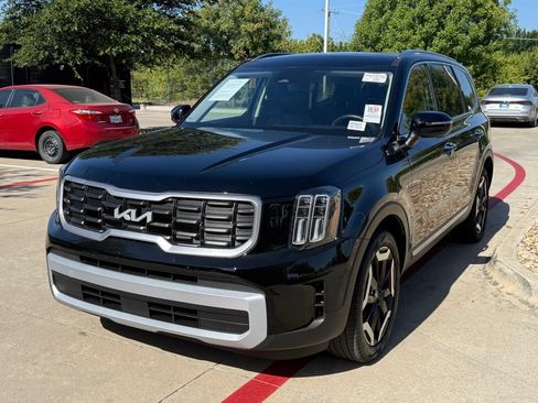 Used 2025 Kia Telluride S AWD/4WD image 1