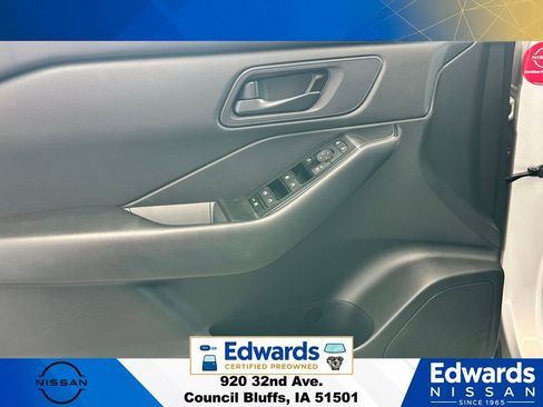 Used 2024 Nissan Rogue S AWD/4WD image 20