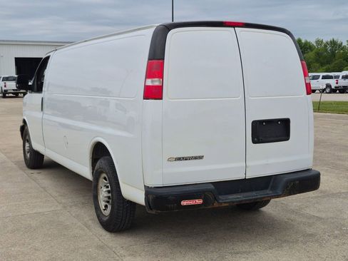 Used 2019 Chevrolet Express 2500 Extended RWD image 5