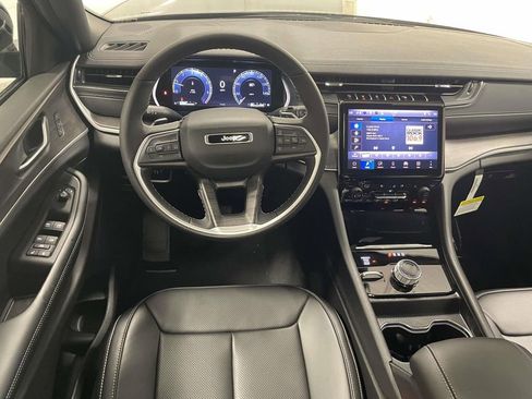 New 2025 Jeep Grand Cherokee Limited w/ Luxury Tech Group II image 12