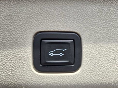 Used 2023 Cadillac Escalade ESV Sport Platinum w/ LPO, Floor Liner Package AWD/4WD image 35