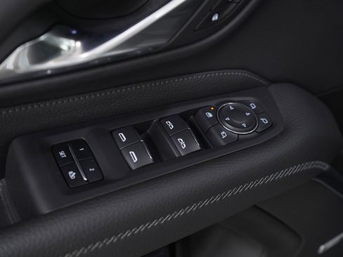 Used 2021 GMC Yukon Denali w/ Denali Premium Package image 25