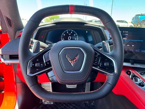 Used 2025 Chevrolet Corvette Stingray Premium Cpe w/ Z51 Performance Package RWD image 17
