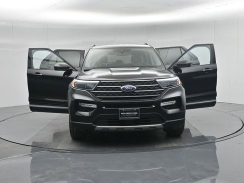 Used 2024 Ford Explorer XLT w/ Equipment Group 202A image 32